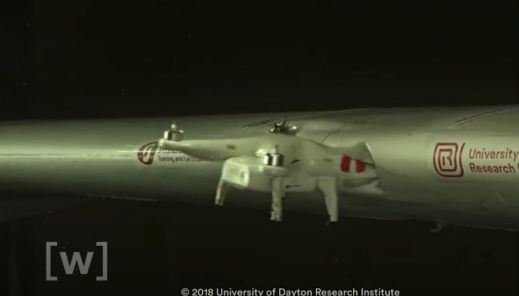 Drohnen Aufprall Flugzeug Tragfläche